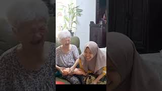 Download lagu Nenek Lucu Banget Expresinya Ketika Kaget😂 mp3