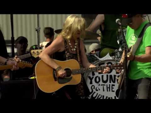 Pegi Young and the Survivors and Neil Young - Love Like Water (Live at Farm Aid 2012)