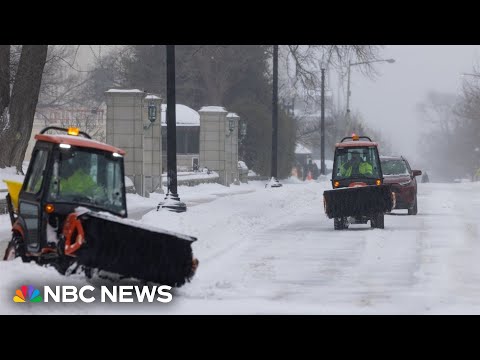National Guard members help clear snow in D.C.