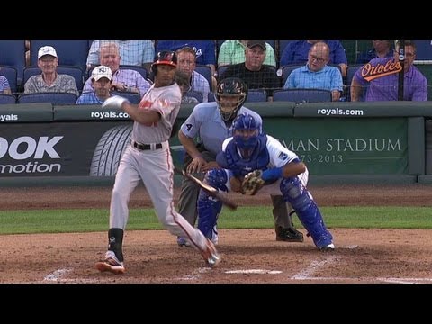 BAL@KC: Urrutia goes the other way to drive in a run