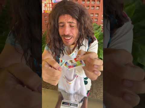 Quando você pesa os pacotinhos pra ver se acha uma figurinha rara kkkkkl vcs fazem isso tbm?