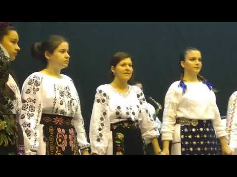 "Fetele de la Coştei" şi prof. Nelu Iencea