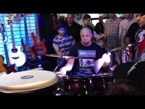 Daniel Bueno y Juan Carlos Bueno Expolitay 2012 Stand World Music