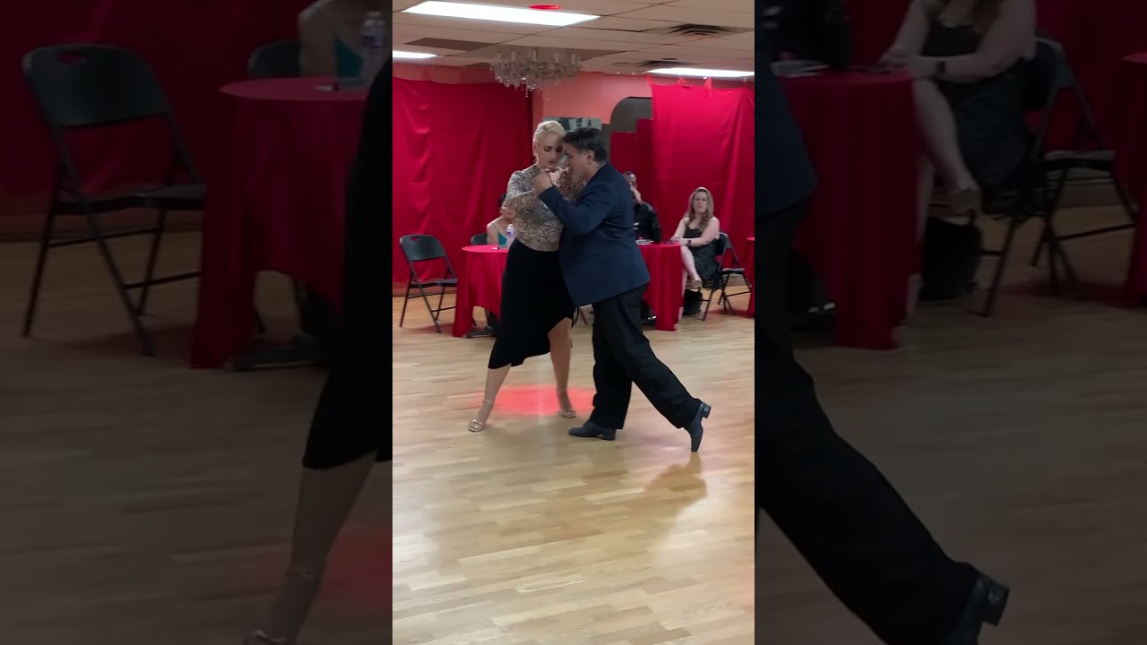 Tango lesson: Claudio Villagra & Helena Fernández at Zandunga. Washington DC 7/15/2023🪗