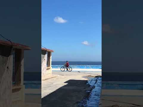 El Malecón por la Calle Maceo de #puertopadre #lastunas #cuba