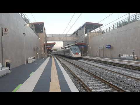 IC 605 Milano Centrale - Taranto con 2 carrozze nuova fascia grigia IC SUN in transito a Modugno