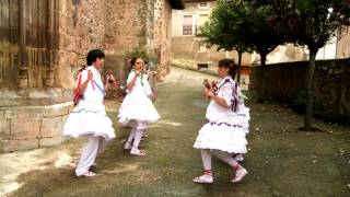preview picture of video 'Pasacalles. Grupo de Danzas de Pedroso'