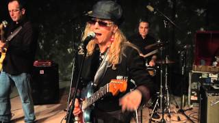 Debbie Davies - Can't Go On This Way - Don Odells Legends.mov