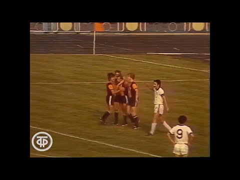 1983. "Шахтер" (Донецк) - "Динамо" (Тбилиси) - 6:3. Сергей Ященко открывает счёт.