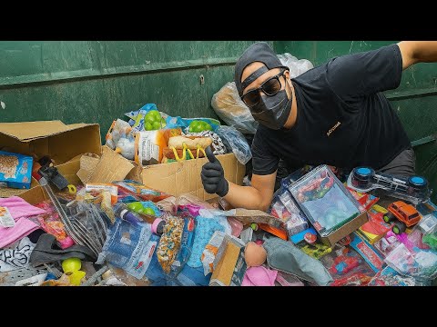 Even in BOXES, STORES throw ALL OF THIS into the TRASH #dumpsterdiving #treasuresinthetrash #funny