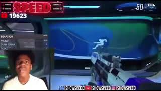 Streamer chases himself through in a loop in splitgate
