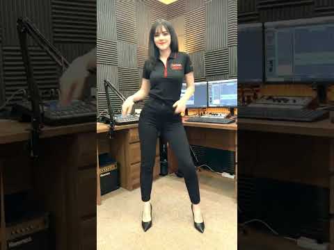 Senyum di Story, Luka di Hati: Realita Gelap Sosial Media #cover #dj #karaoke - Video Sorot Digital Media