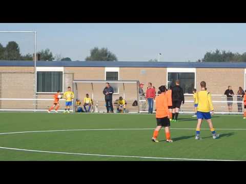 Desto blijft onversaagd proberen.