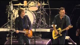 Bruce Springsteen &amp; Paul McCartney - Twist And Shout (Live)