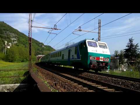 IL SALUTO DELLA PILOTINA UIC-X IN TRANSITO A RIGOROSO.(AL) 15 - 4 - 2017.