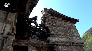 Рушаща се къща застрашава живота на семейство от Настан