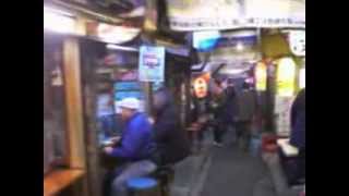 preview picture of video 'Yakitori Alley in Shinjuku. 新宿の焼き鳥'