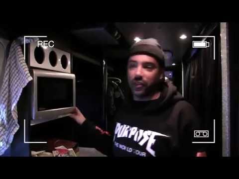 NRJ The Knocksin keikkabussissa