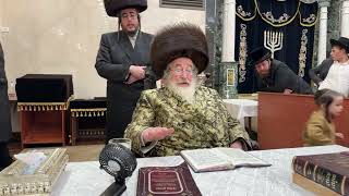 נר ג׳ דחנוכה בחצר הקודש ספינקא
