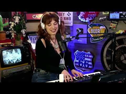 Canção de Engate by Serena Kaos (live at Canta-me Uma História)