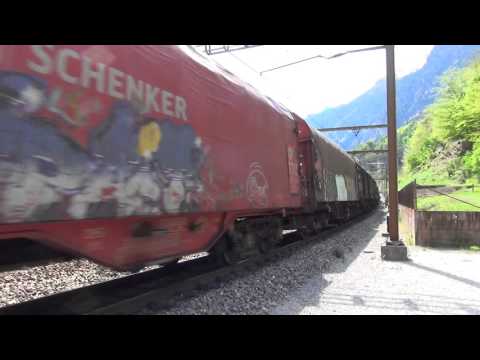 QUADRUPLA TRAZIONE DI DB 185 CON MERCI A BIASCHINA.(CH) 24 - 4 - 2016.