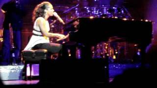 Alicia Keys - Tell You Something