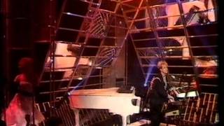 Howard Jones - What Is Love. Top Of The Pops 1983