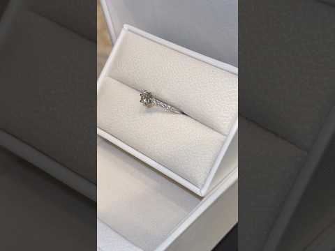 💍✨ Elegant Moissanite ring — timeless charm, sleek design, perfect for every occasion 🌸👑