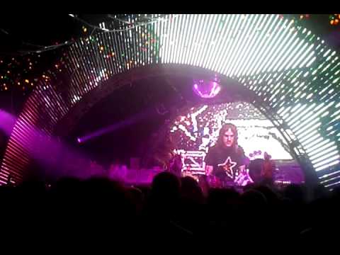 14 strawberry feildsvideo 2012 01 01 00 43 13