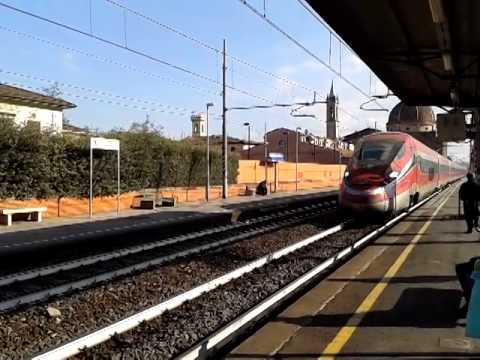 Nuovo FRECCIAROSSA 1000 in transito a 140km/h