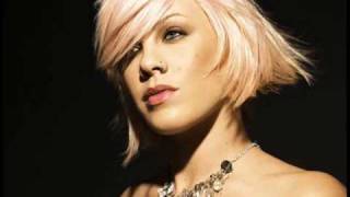 P!nk - Leave Me Alone (I'm Lonely)