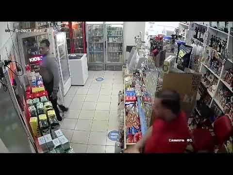 Golpeó a comerciante, indignado por un precio