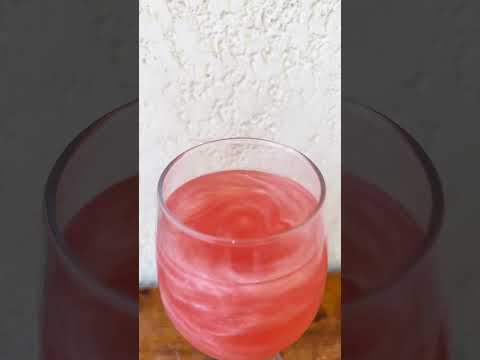 Making a Rose Gold Edible Glitter Drink