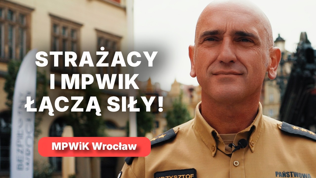TAK WYGLĄDA PRAWDZIWE WSPARCIE PO TRAGEDII. STRAŻACY ROZDAJĄ WYJĄTKOWE MASKOTKI OD MPWIK.