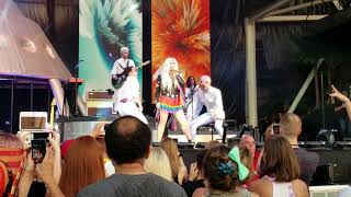 Kesha Die Young - The Adventure of Kesha &amp; Macklemore