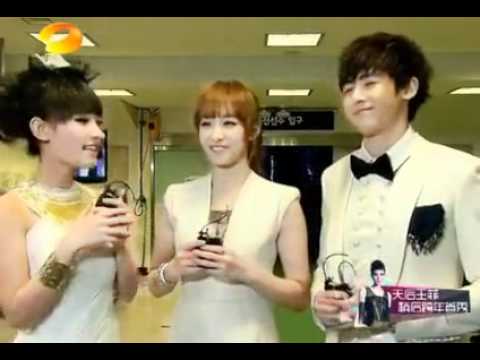 [Hunan TV] 111231 Nichkhun,Victoria back stage Interveiw