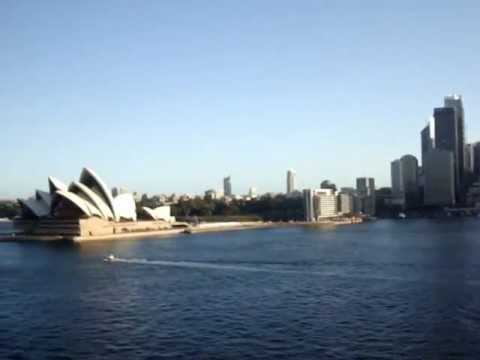 Выплываем из Сиднея на круизном лайнере Oosterdam