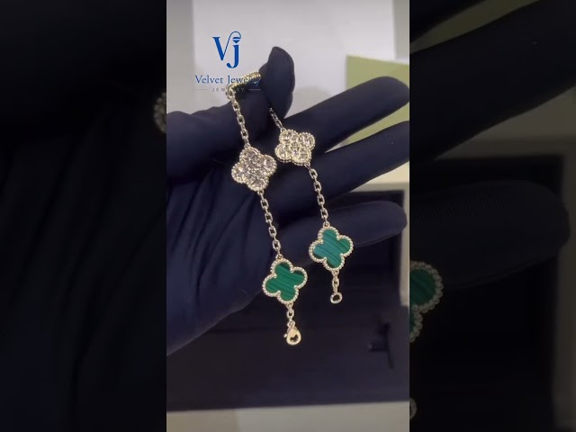 اسوارة الخمس وردات - الماس وحجر