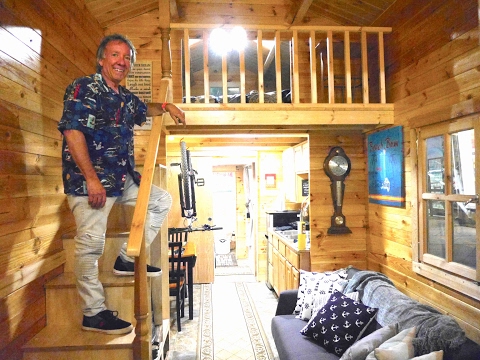 Tiny house "built like Lego Blocks" (with a roof deck!)