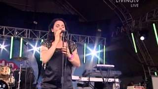 Melanie C - I Turn To You (Acoustic) (Party In The Park, 2005)