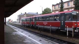 preview picture of video 'Chojnice dworzec PKP - SA121-003 jako pociąg osobowy relacji Chojnice - Kościerzyna'