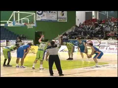 PLATA FONTEDOSO CARREFOUR EL BULEVAR DE AVILA.,70 - LEYMA BASQUET CORUÑA,66 (22/12/2010 0:00:00)