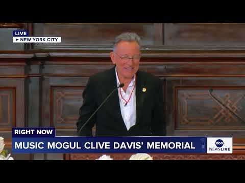 Bruce Springsteen honors music legend Clive Davis