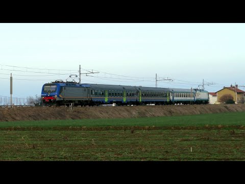 E464-186 con regionale in trazione simmetrica  E464-436 in transito a piovani