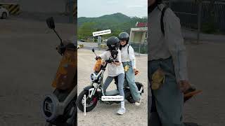 Download lagu Tiny Rider Saves Her Friend Just in Time 😱 #girlrider #scooter mp3