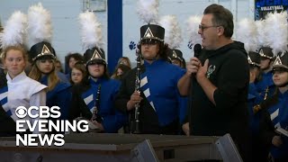 Vince Gill surprises student band with gift of music