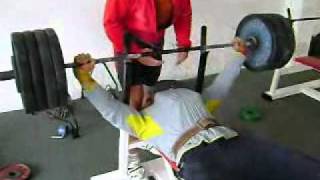 Robert Harting - bench 200kg - 2011
