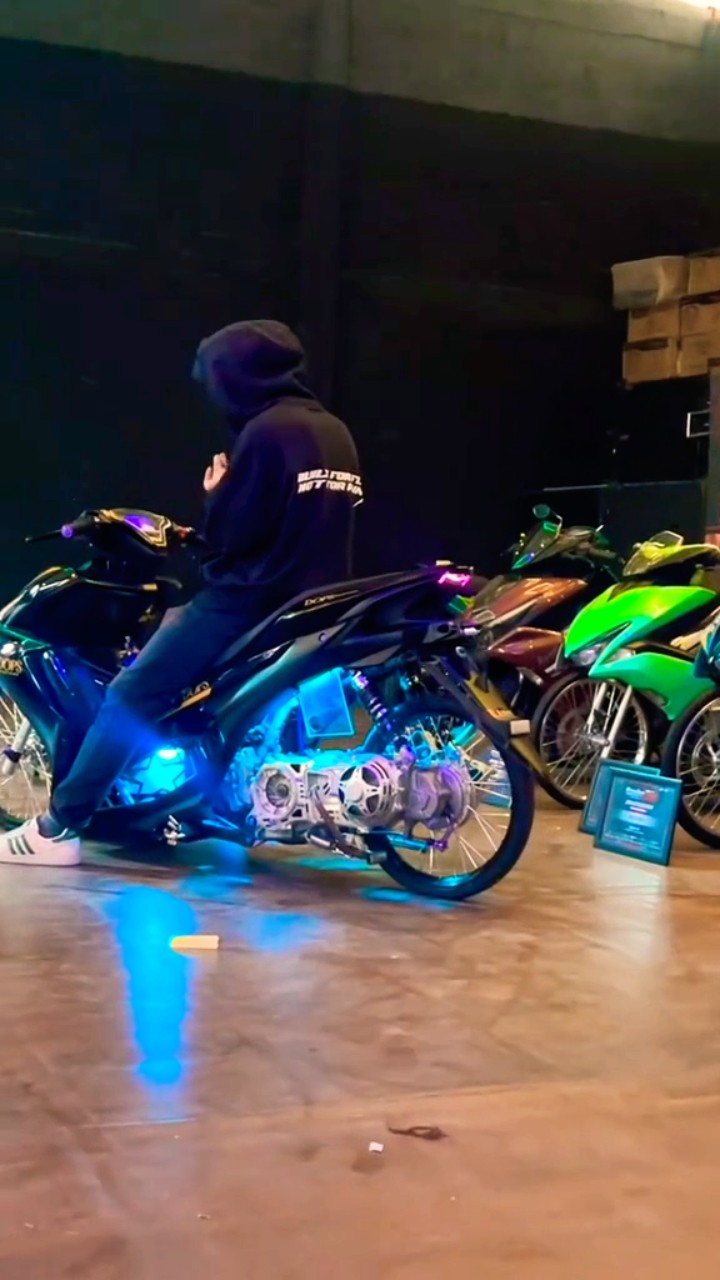 Siapa yang bilang Aerox 155 nggak bisa tampil beda? Cek modifikasi kece ini dan siap-siap terinspirasi! 🚀✨
