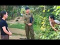 The police came to find Chinh to inquire about Mrs. Hoc, causing Mrs. Hoc to flee
