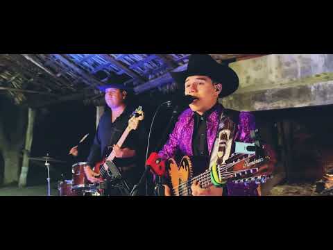 La Gata Bajo La Lluvia - HNOS ESCOBEDO -